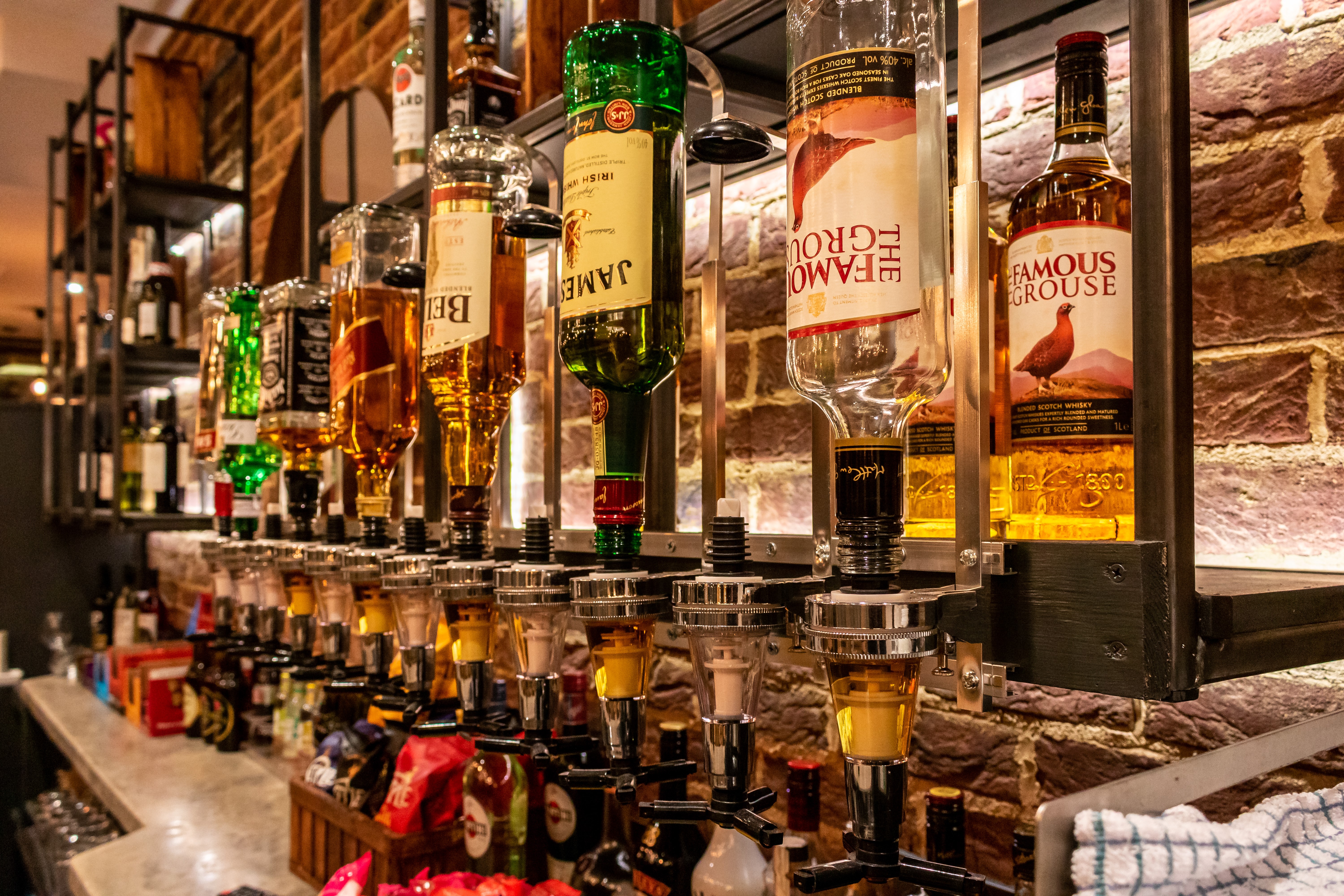 Modern Bar & Restaurant